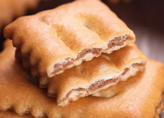 Печенье с пастой из красной фасоли